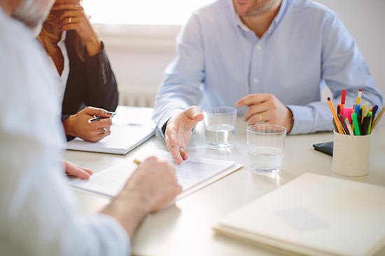 被隱瞞病情成年腫瘤患者/成年文盲是否可以由法定代理人代簽知情同意書？